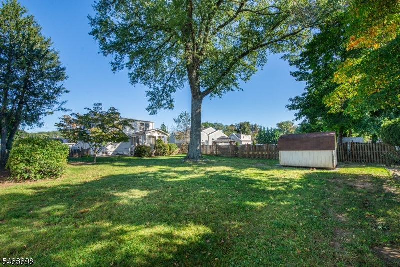 103 Newbury Pl Property Photo 5