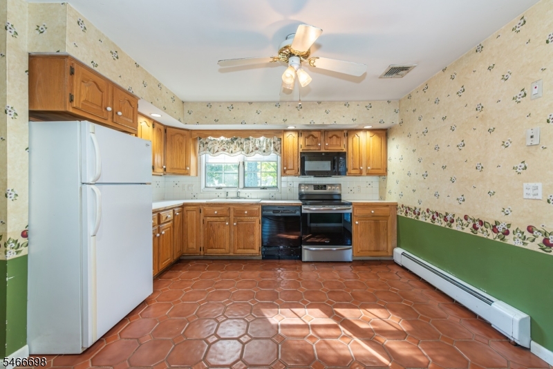 103 Newbury Pl Property Photo 7