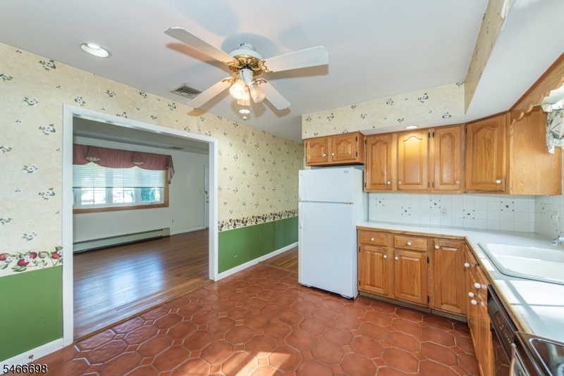 103 Newbury Pl Property Photo 9