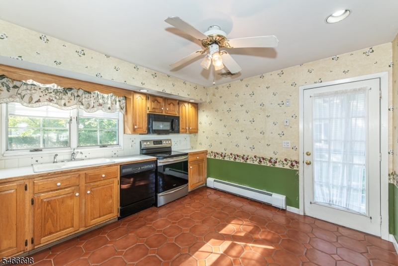 103 Newbury Pl Property Photo 10