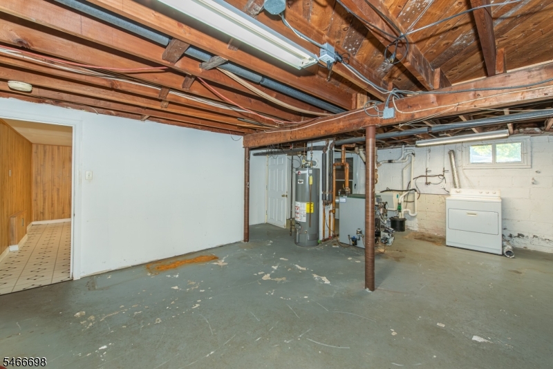103 Newbury Pl Property Photo 28