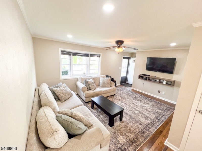 45 Semel Ave Property Photo 4