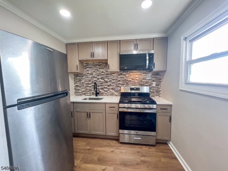 45 Semel Ave Property Photo 8