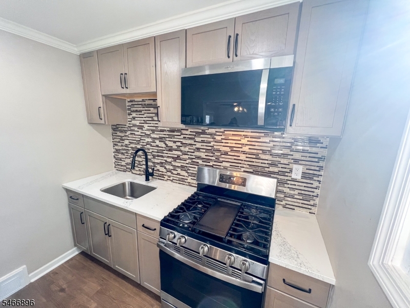 45 Semel Ave Property Photo 9