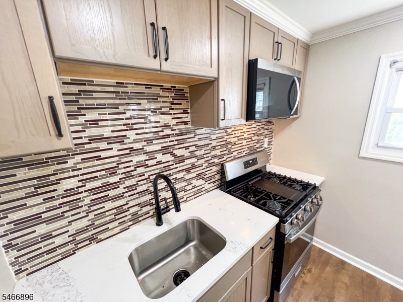 45 Semel Ave Property Photo 10