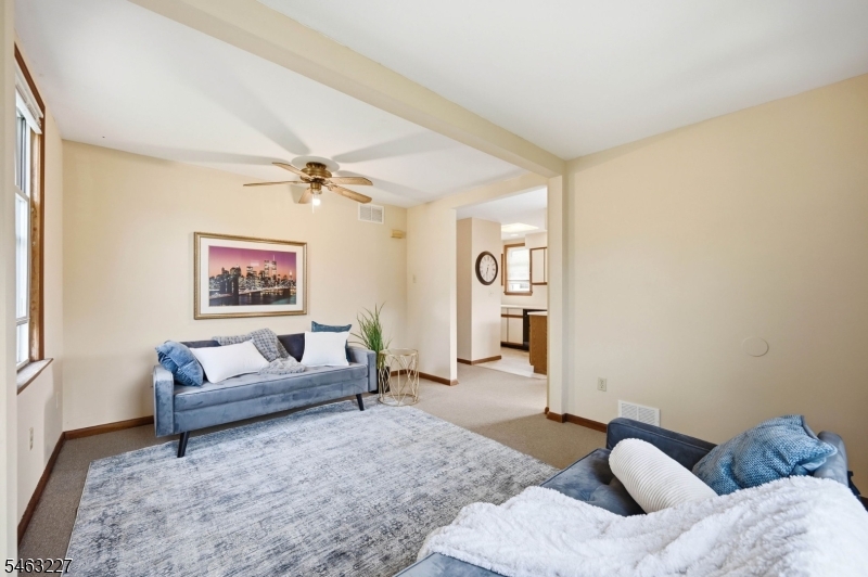 70 Rowland Ave Property Photo 3
