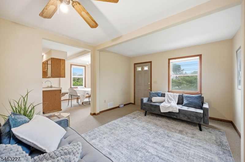 70 Rowland Ave Property Photo 4