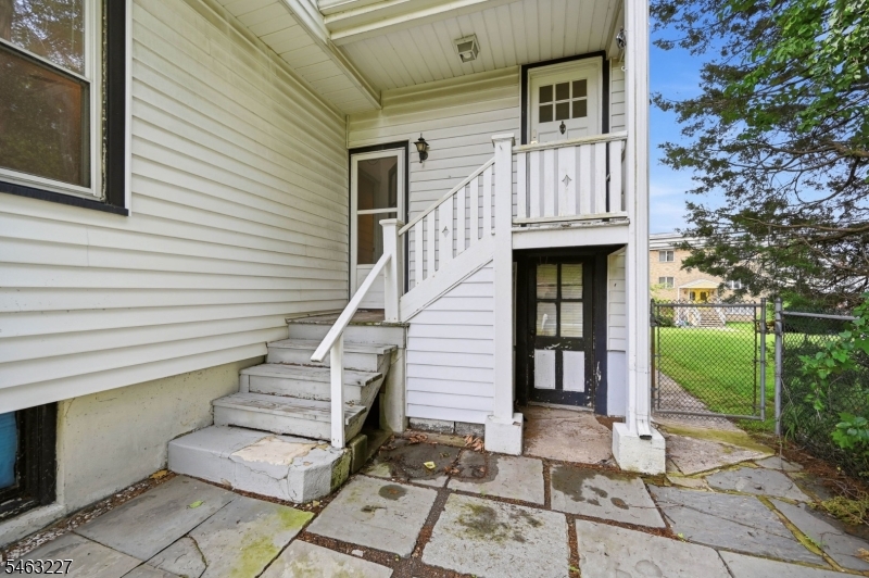 70 Rowland Ave Property Photo 14
