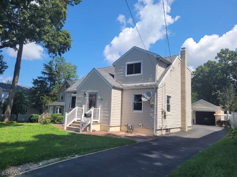 796 Allwood Rd Property Photo 1
