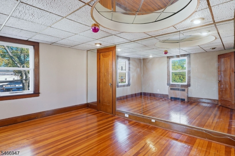530 Broad St 2 Property Photo 6