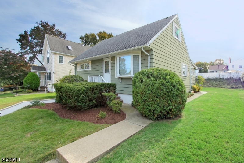 28 Huemmer Ter Property Photo 1