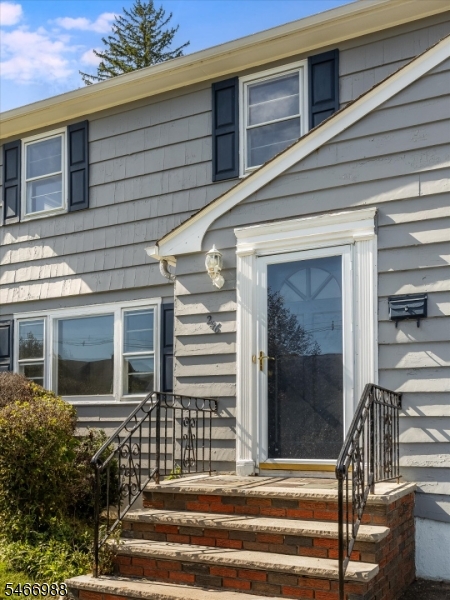 246 Grove St Property Photo 3
