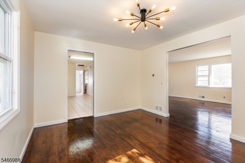 246 Grove St Property Photo 12