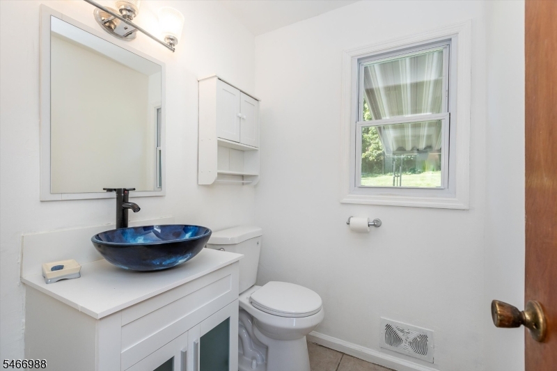 246 Grove St Property Photo 18