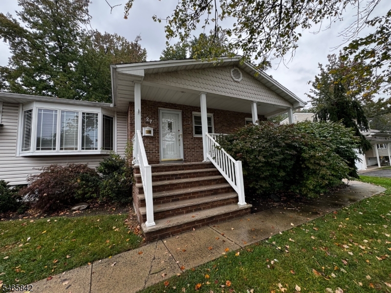 27 Frieda Ln Property Photo 2