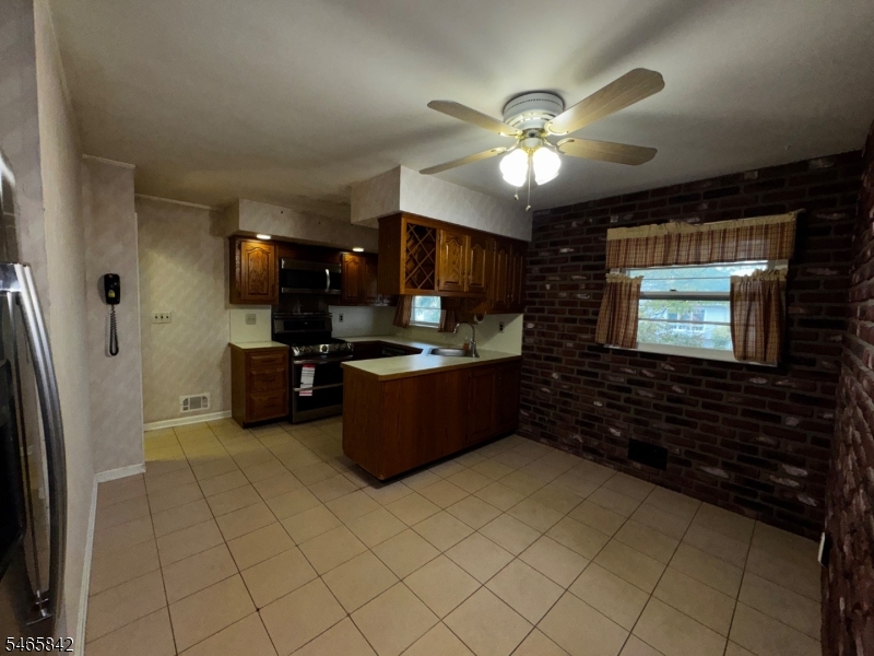 27 Frieda Ln Property Photo 5