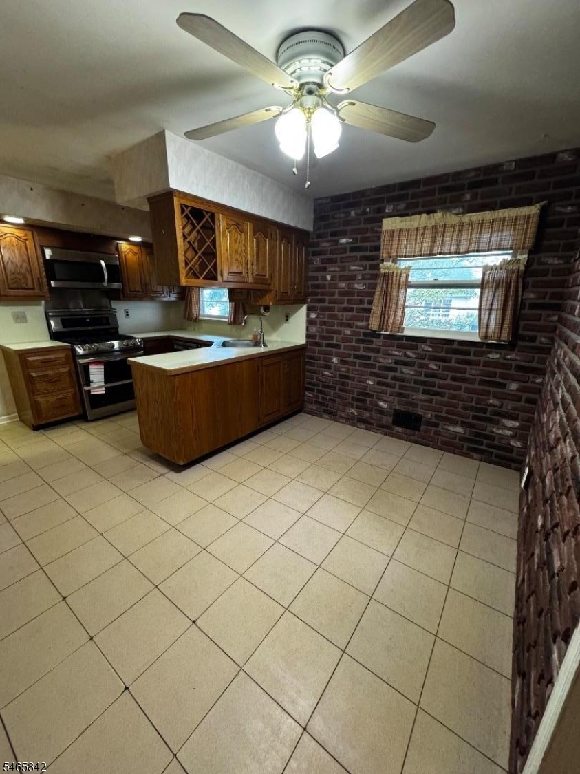 27 Frieda Ln Property Photo 6