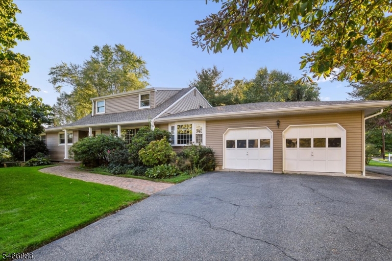 2 Candlewood Ct Property Photo 1