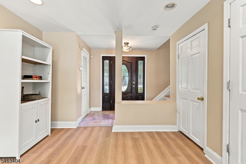 223 Fairview Ave Property Photo 5