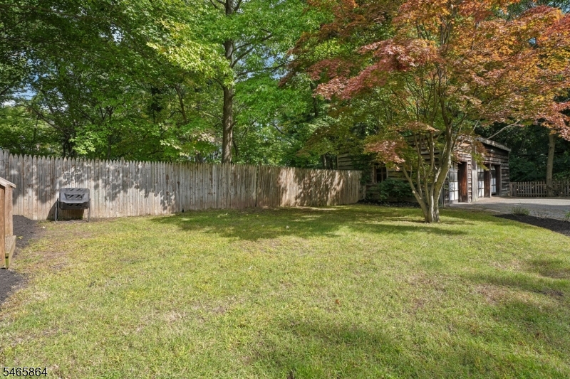 439 Grove St Property Photo 40