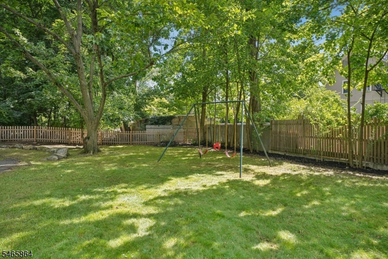 439 Grove St Property Photo 41