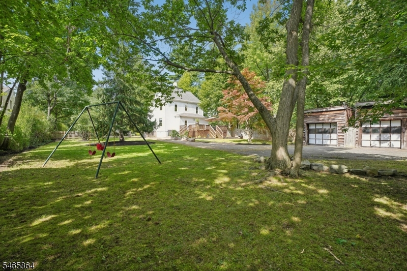 439 Grove St Property Photo 42