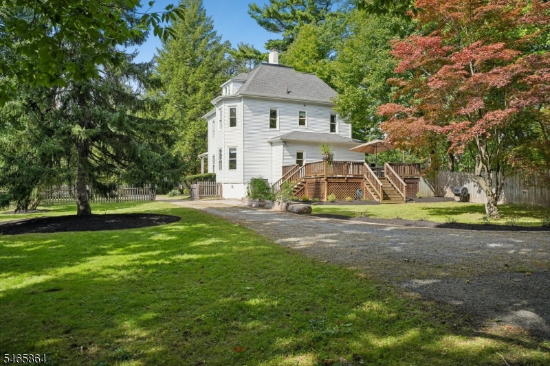 439 Grove St Property Photo 43