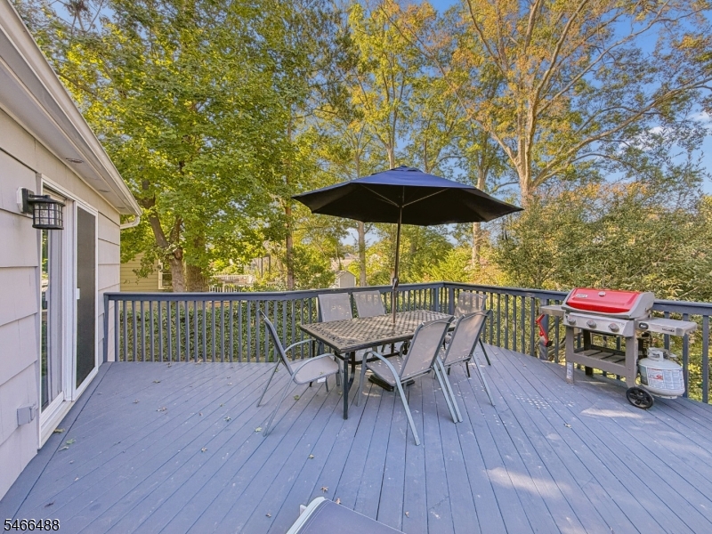 2 Buckingham Dr Property Photo 34