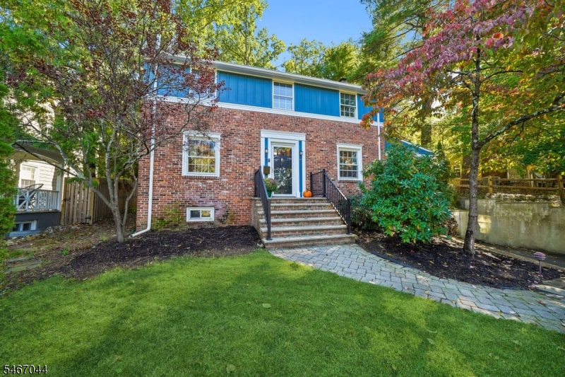 45 Wayland Dr Property Photo 1