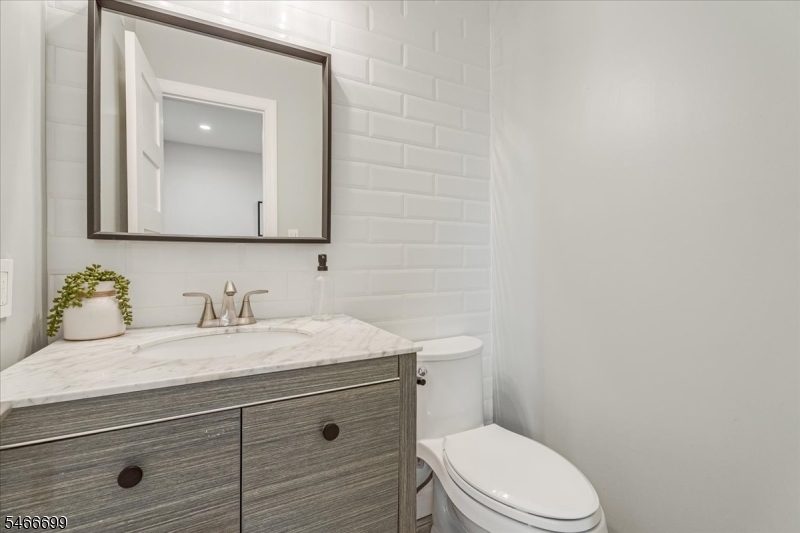 110 Coccio Dr Property Photo 16