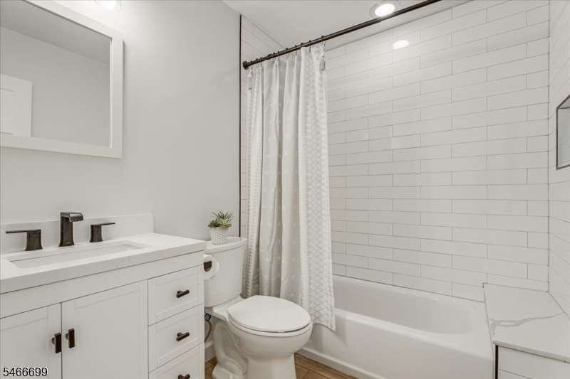 110 Coccio Dr Property Photo 21