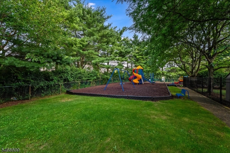 110 Coccio Dr Property Photo 33