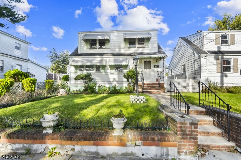 409 Olcott St Property Photo 1