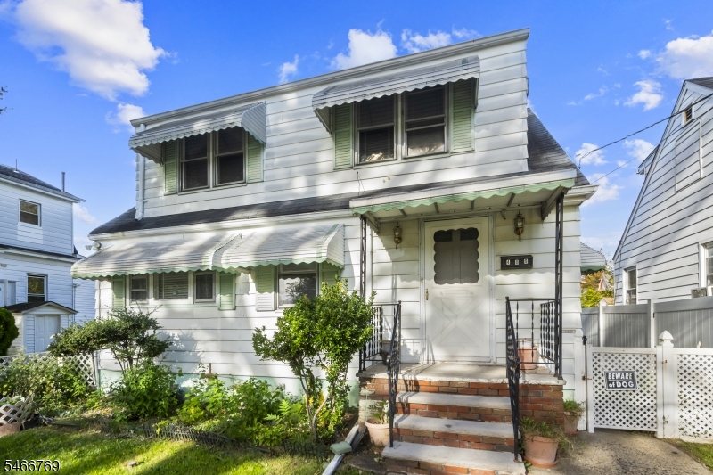 409 Olcott St Property Photo 3
