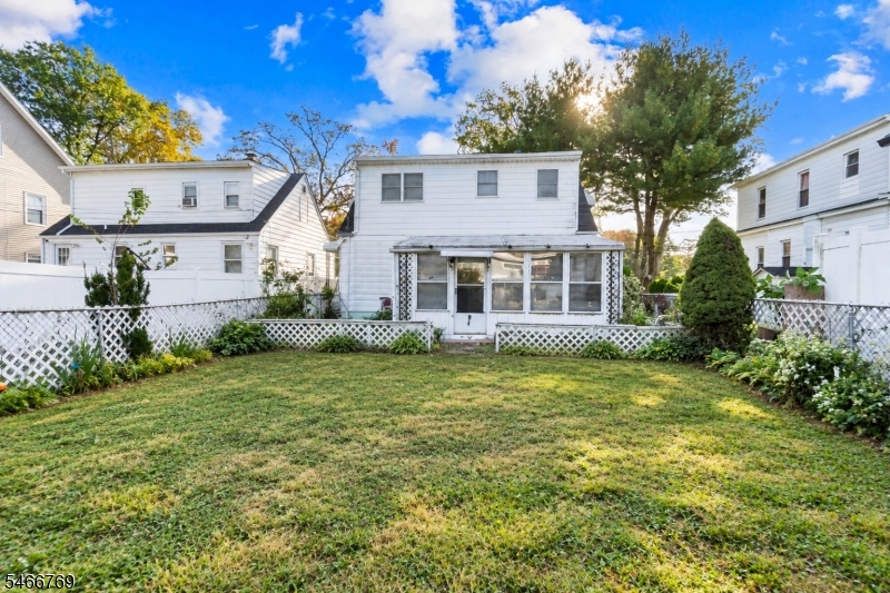 409 Olcott St Property Photo 4