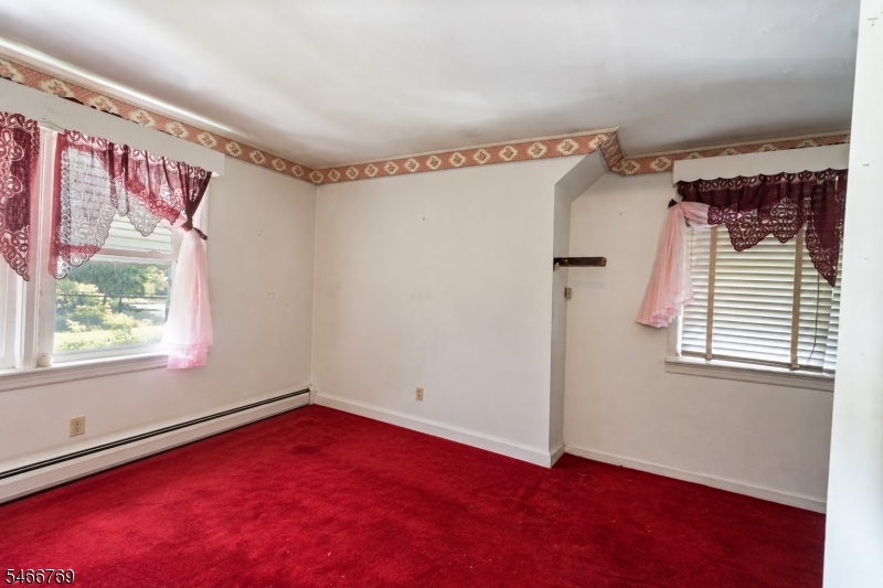 409 Olcott St Property Photo 18