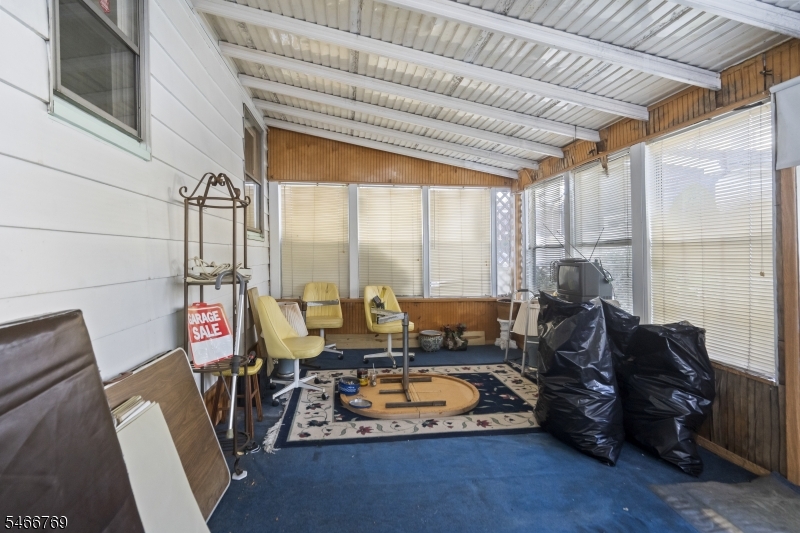 409 Olcott St Property Photo 28