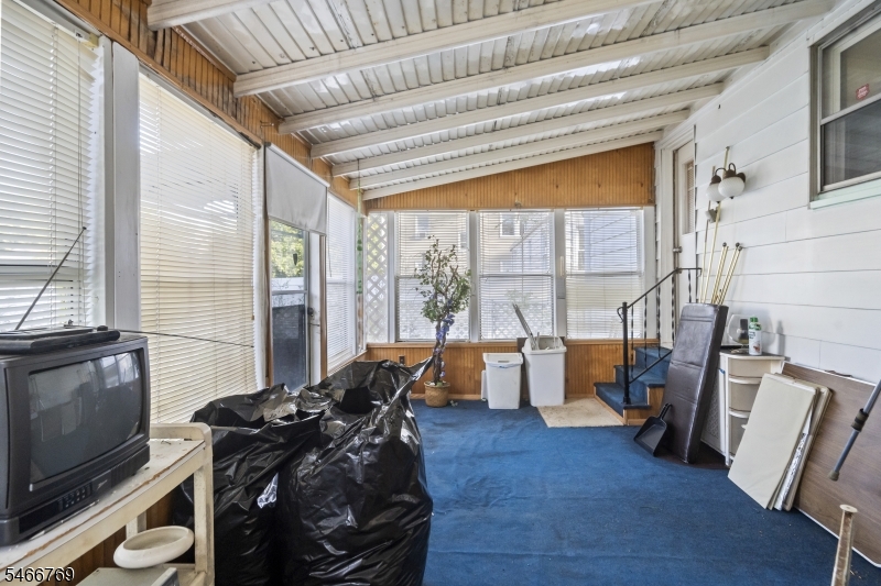 409 Olcott St Property Photo 29