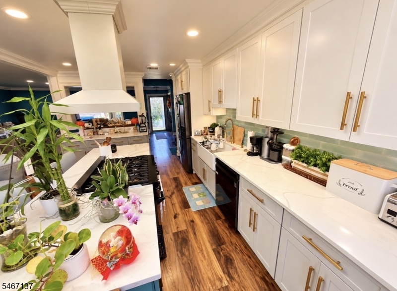 21 Alan Ln Property Photo 9