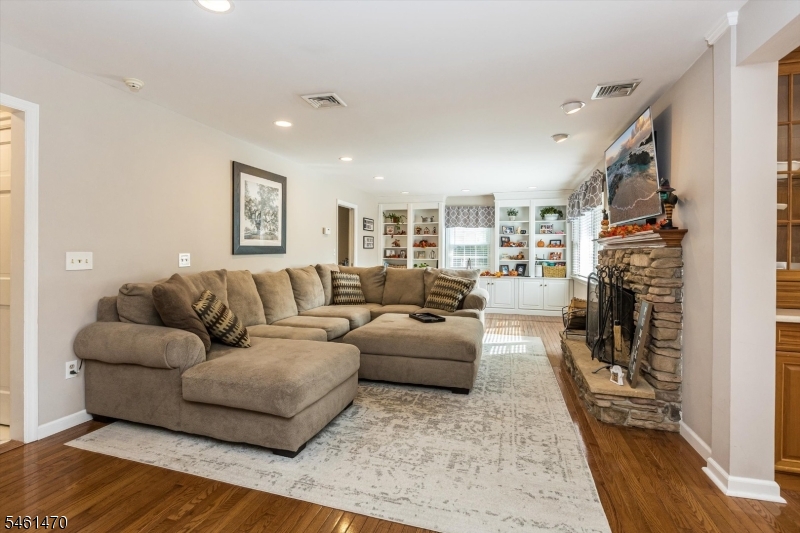 22 Sloping Hill Ter Property Photo 8