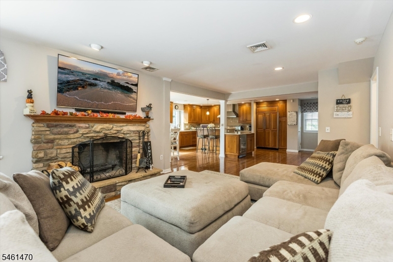 22 Sloping Hill Ter Property Photo 9