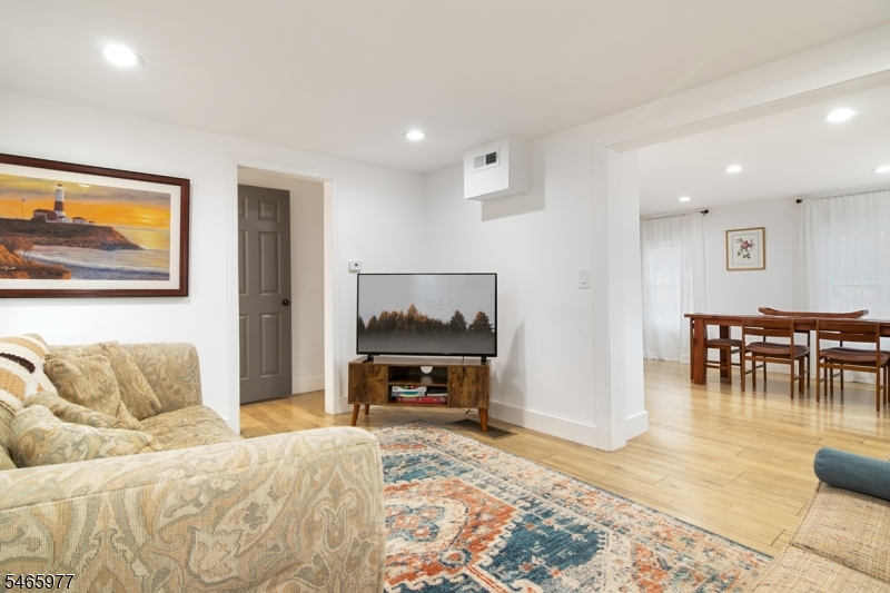 925 Wall St Property Photo 16