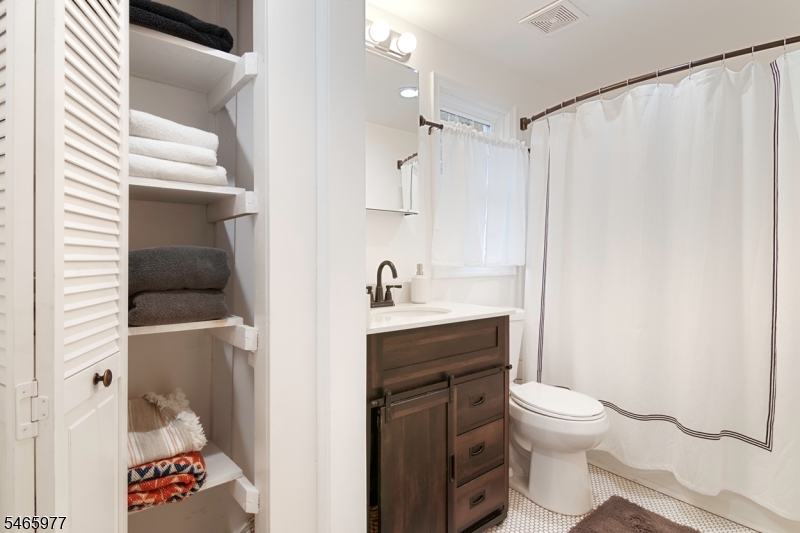 925 Wall St Property Photo 27