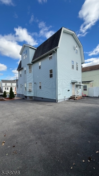 226 Marshall St Property Photo 11
