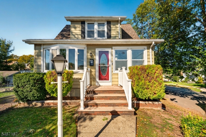 50 Oakwood Ave Property Photo 1