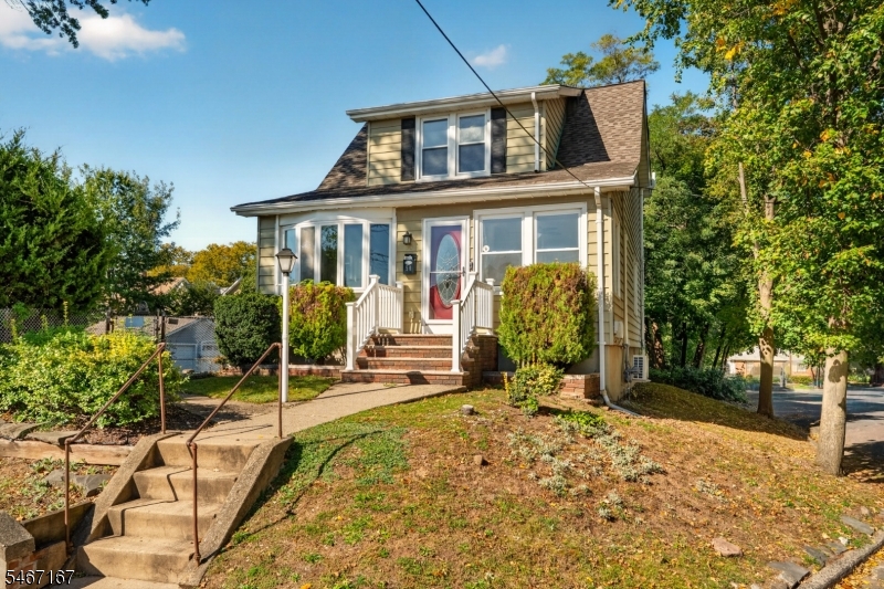 50 Oakwood Ave Property Photo 2