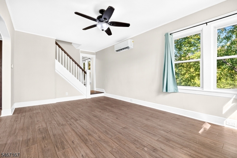 50 Oakwood Ave Property Photo 4