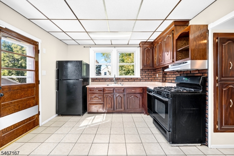 50 Oakwood Ave Property Photo 12