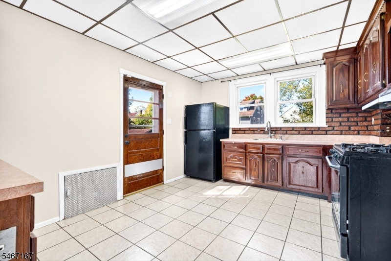 50 Oakwood Ave Property Photo 13