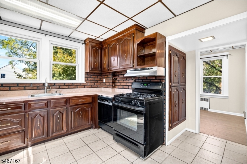 50 Oakwood Ave Property Photo 16